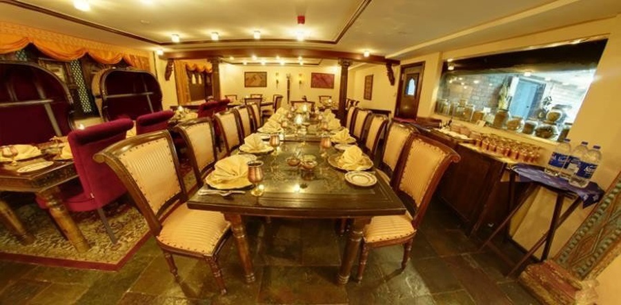Festivities and delicacies at award-winning mumtaz mahal restaurant Arabian Courtyard Hotel & Spa Bur Dubaï