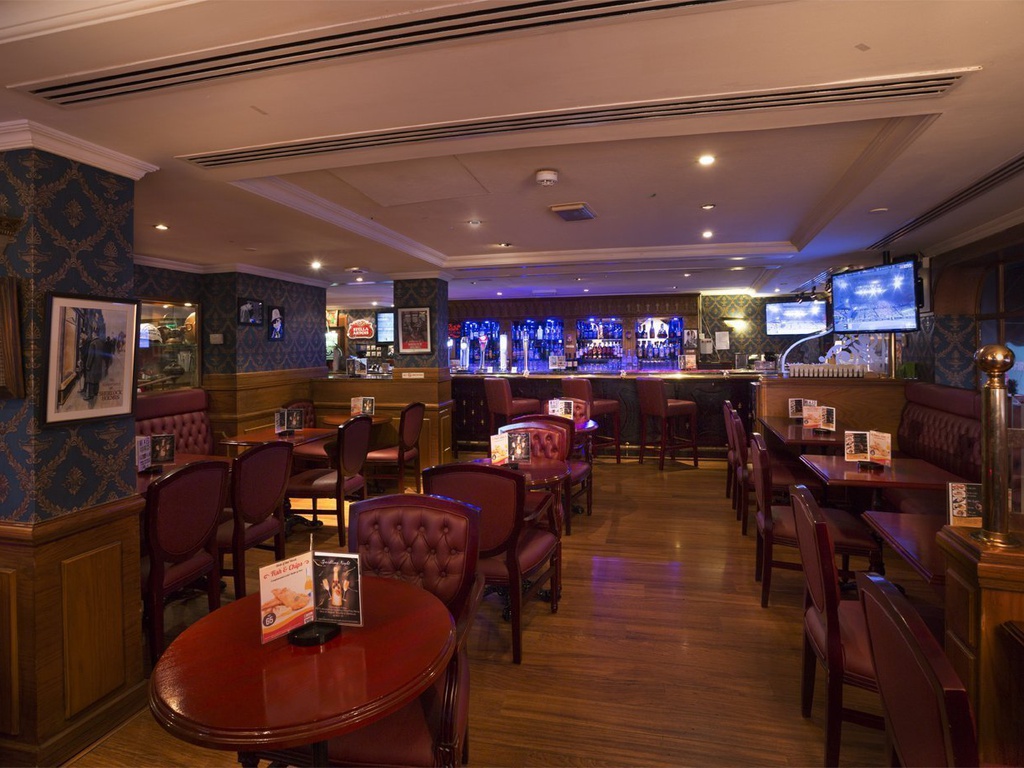 Pub inglés sherlock holmes Arabian Courtyard Hotel & Spa Bur Dubaï