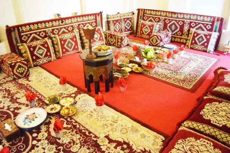 Indulge in an extensive cultural iftar at barjeel al arab restaurant! Arabian Courtyard Hotel & Spa Bur Dubaï