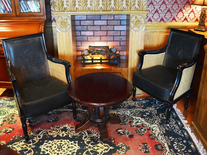Pub inglÉs sherlock holmes arabian courtyard hotel & spa bur dubaï Pub inglÉs sherlock holmes arabian courtyard hotel & spa bur dubaï